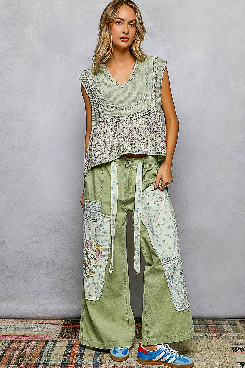 V-neck Floral Pattern Trim Ruffle Rib Knitted Sleeveless Top