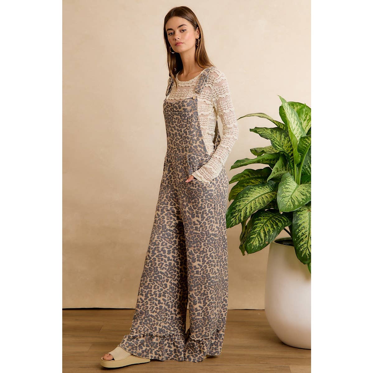 LEOPARD PRINT ADJUSTABLE STRAP OVERALL JUMPSUIT