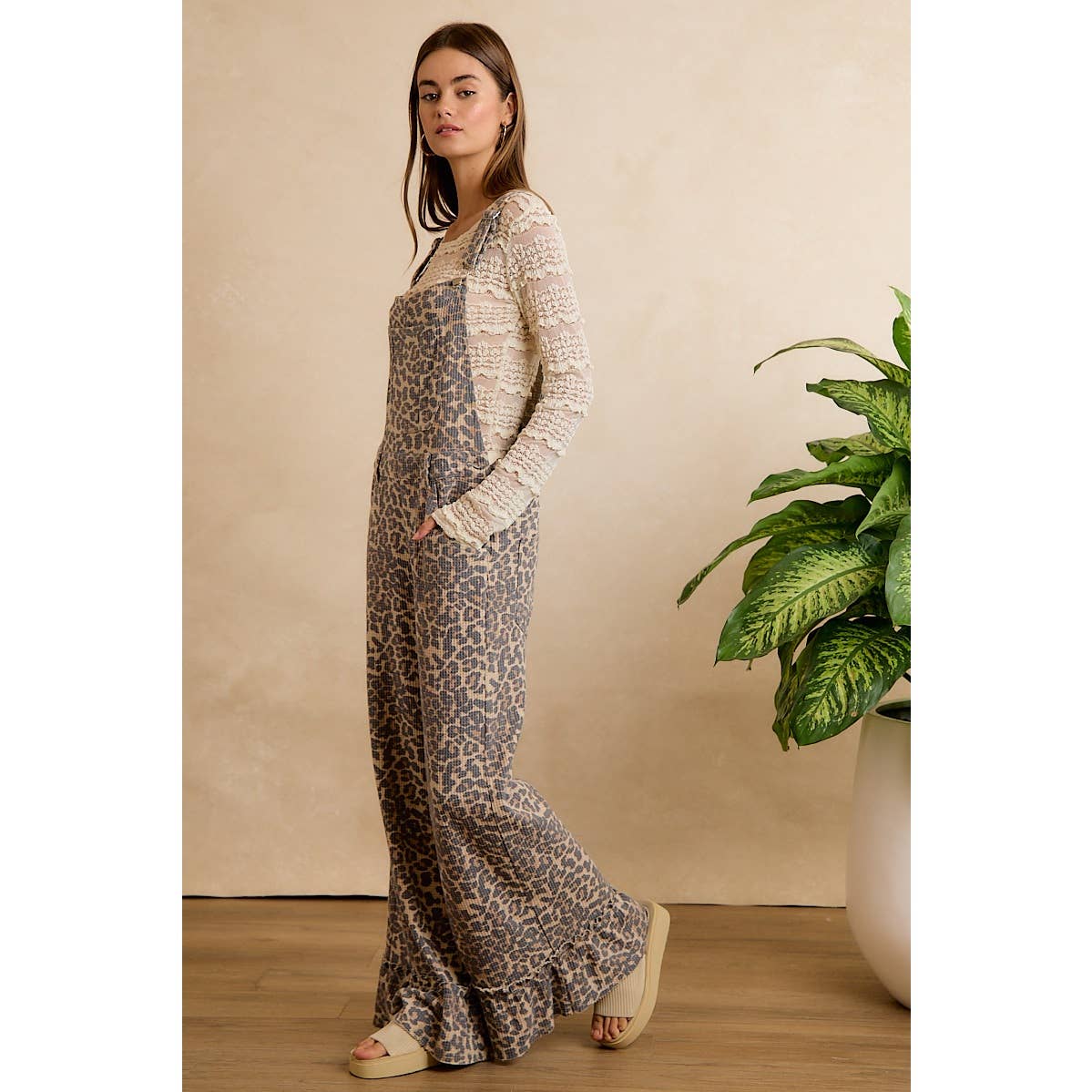 LEOPARD PRINT ADJUSTABLE STRAP OVERALL JUMPSUIT